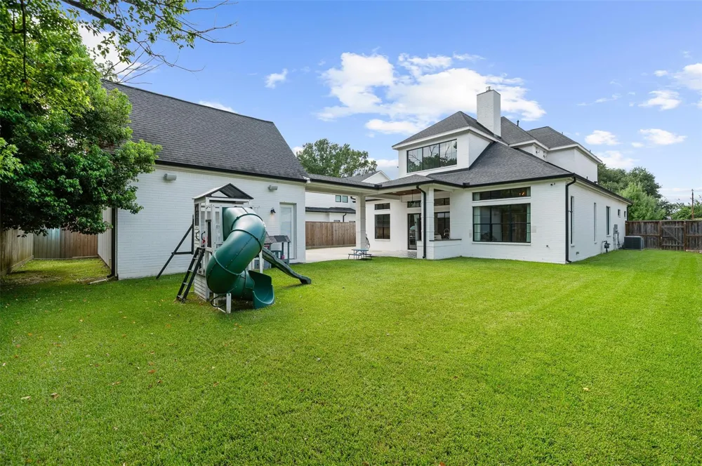215 W 34th Street Houston, TX 77018