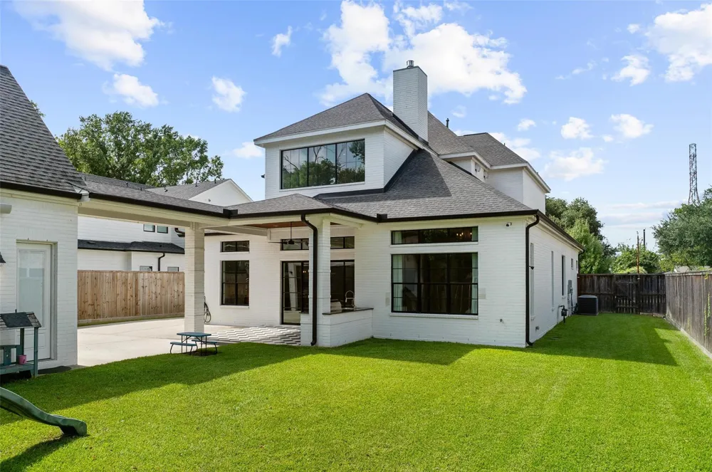 215 W 34th Street Houston, TX 77018