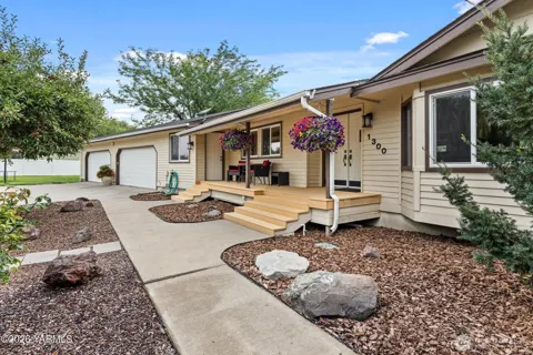 1300 Meadowlark Lane
