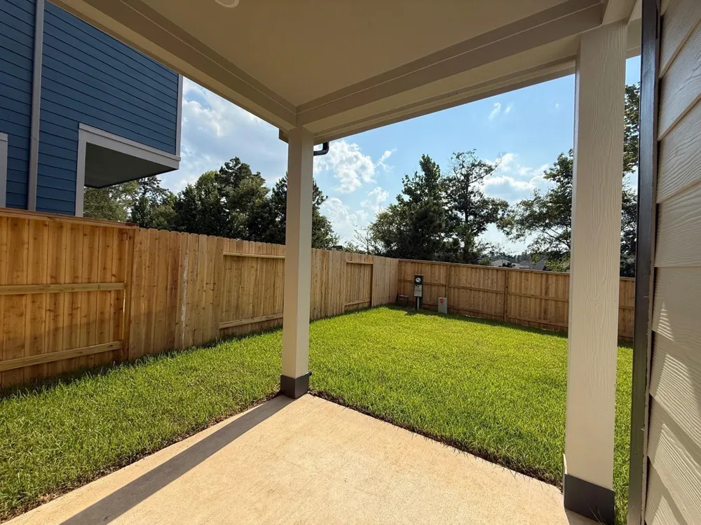 155 W Coralburst Loop Montgomery, TX 77316