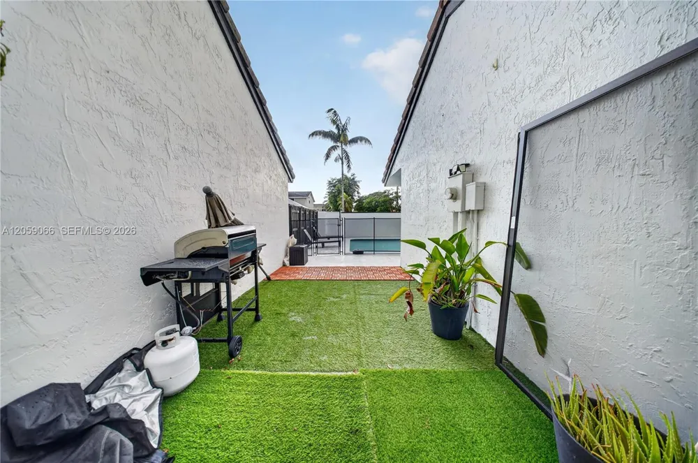 12510 SW 95th Ter Miami, FL 33186