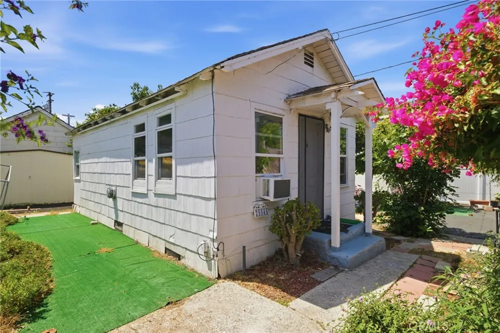 25545 Alliene Lomita, CA 90717