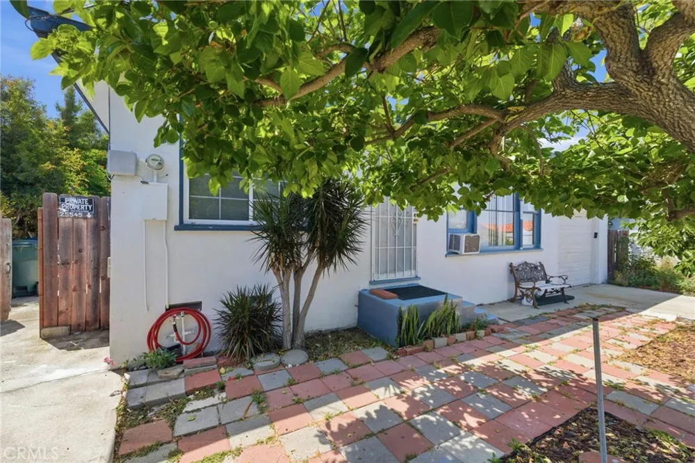 25545 Alliene Lomita, CA 90717