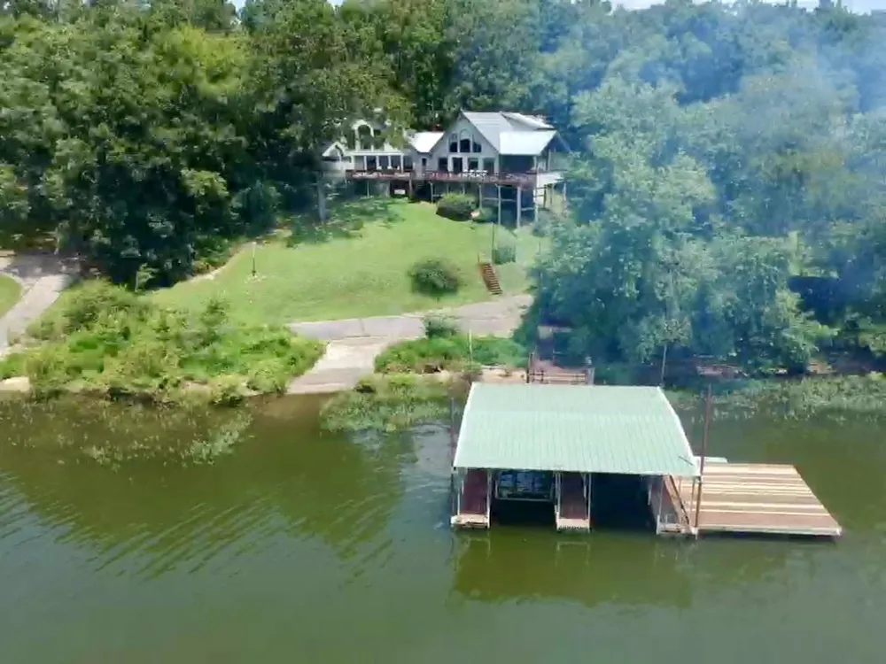 421 Bluff Point Ln Waverly, TN 37185