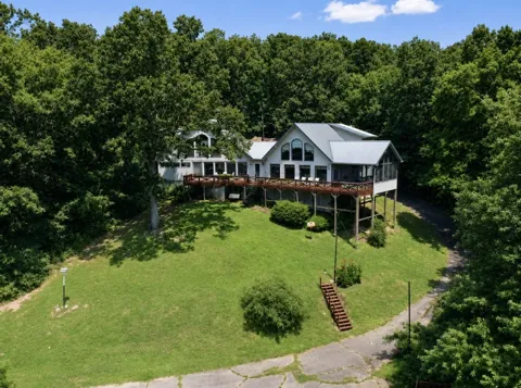 421 Bluff Point Ln