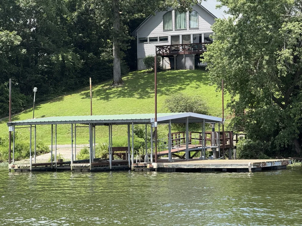 421 Bluff Point Ln Waverly, TN 37185