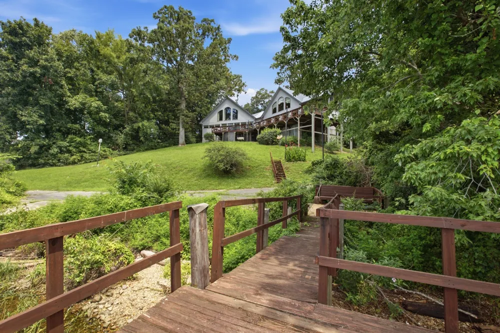 421 Bluff Point Ln Waverly, TN 37185