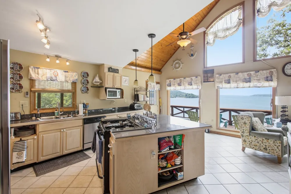 421 Bluff Point Ln Waverly, TN 37185