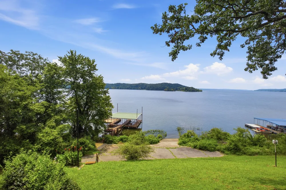 421 Bluff Point Ln Waverly, TN 37185