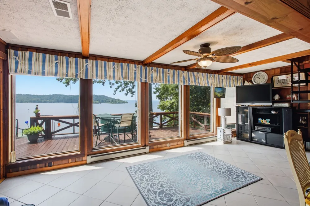 421 Bluff Point Ln Waverly, TN 37185