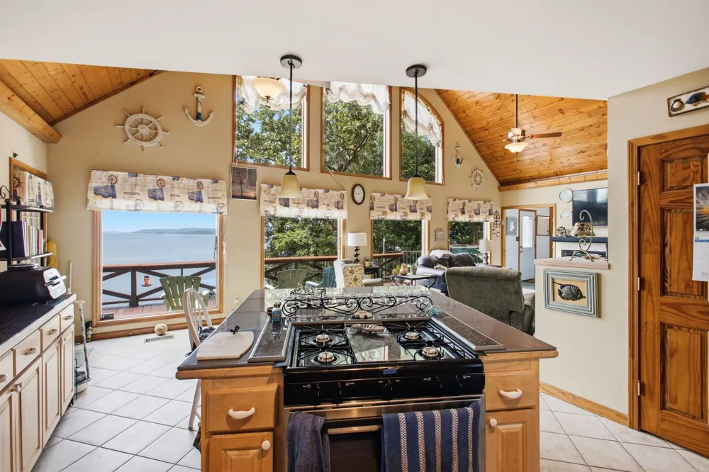 421 Bluff Point Ln Waverly, TN 37185