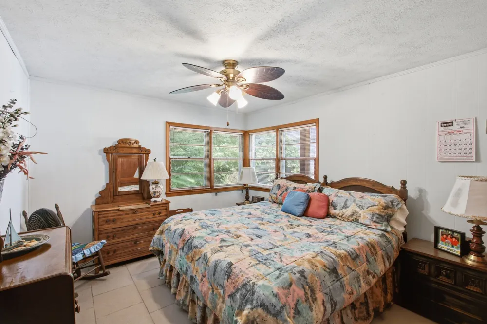 421 Bluff Point Ln Waverly, TN 37185