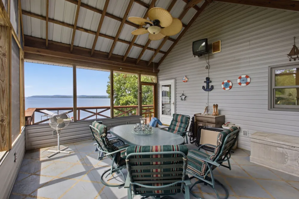 421 Bluff Point Ln Waverly, TN 37185