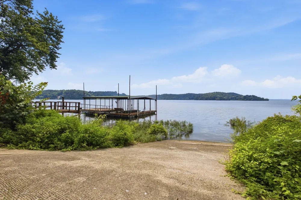 421 Bluff Point Ln Waverly, TN 37185