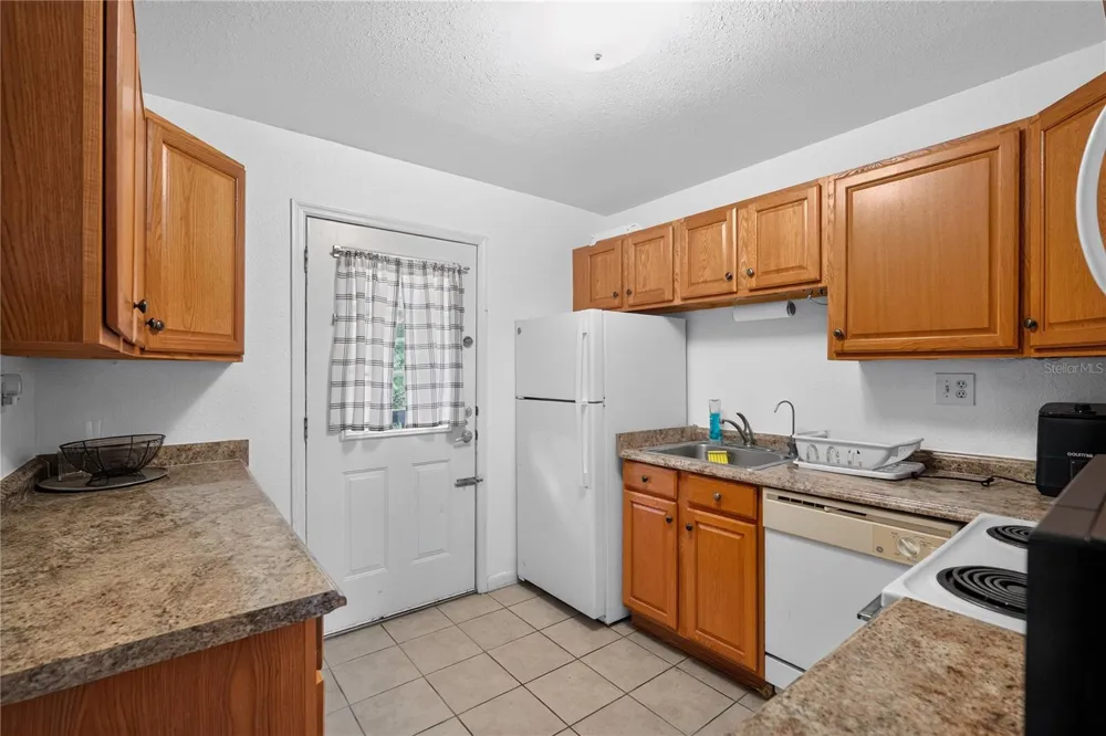 12405 OAK CEDAR PLACE #202 Tampa, FL 33612