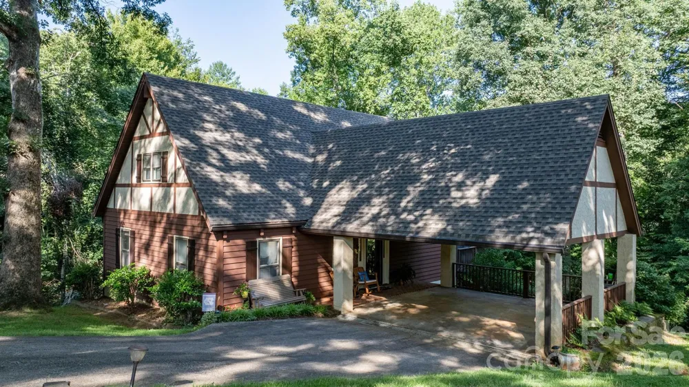 5562 Clearlake Drive Hickory, NC 28601