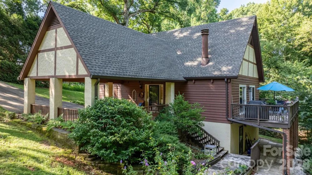 5562 Clearlake Drive Hickory, NC 28601