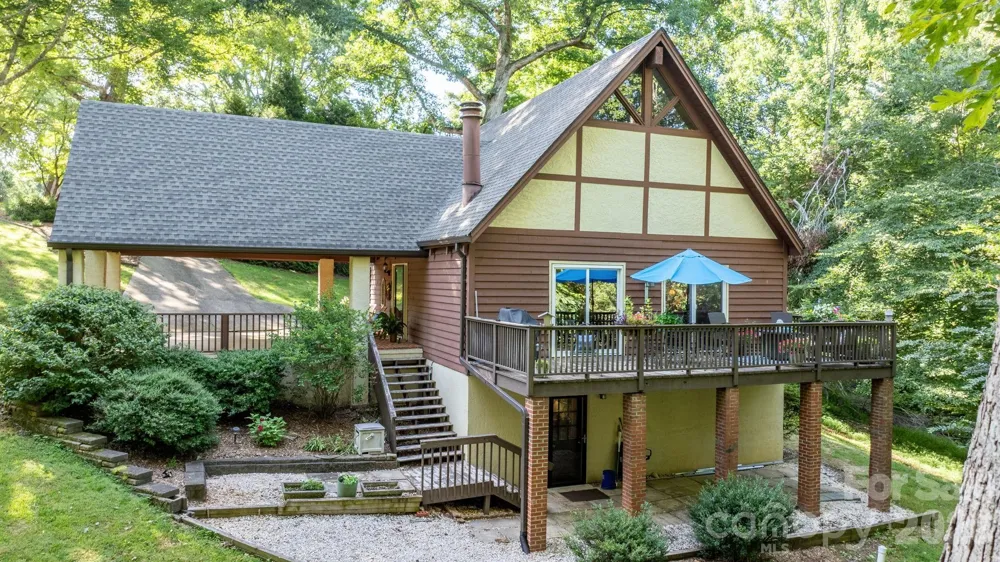 5562 Clearlake Drive Hickory, NC 28601