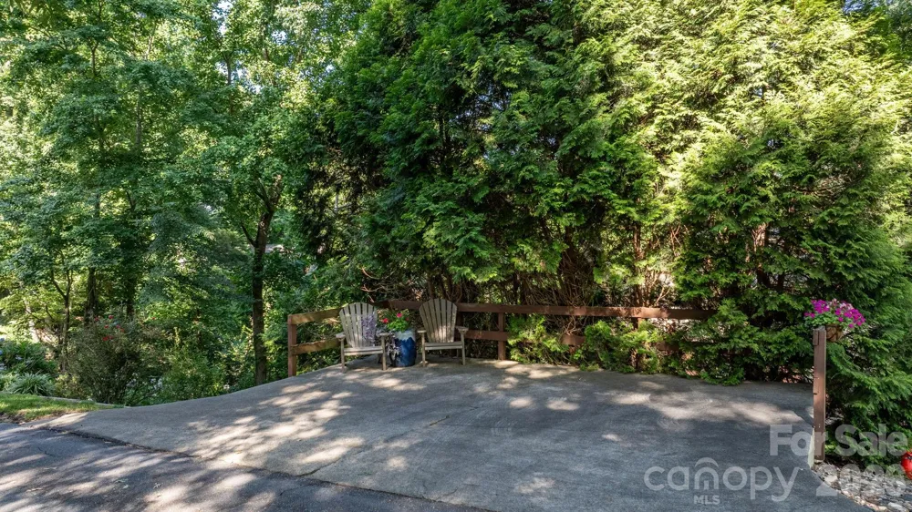 5562 Clearlake Drive Hickory, NC 28601