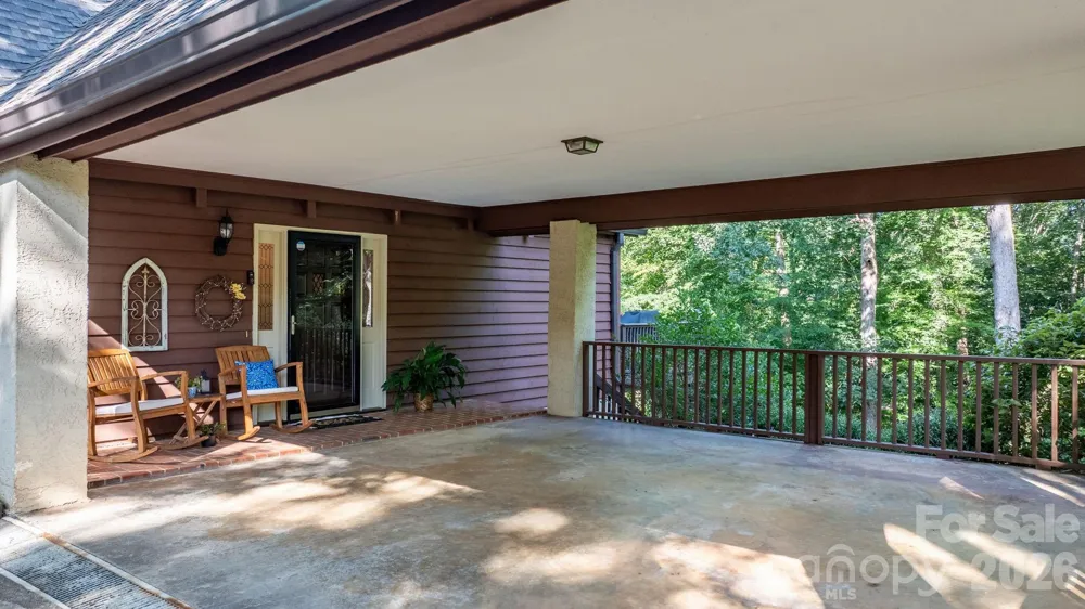 5562 Clearlake Drive Hickory, NC 28601