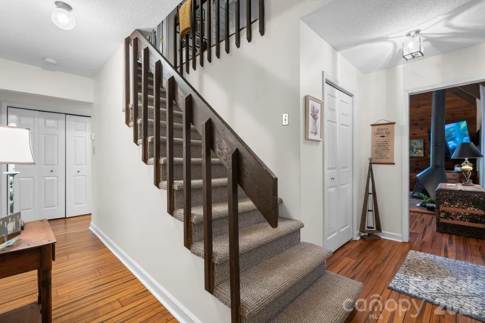 5562 Clearlake Drive Hickory, NC 28601