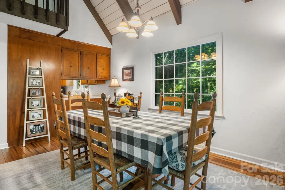 5562 Clearlake Drive Hickory, NC 28601