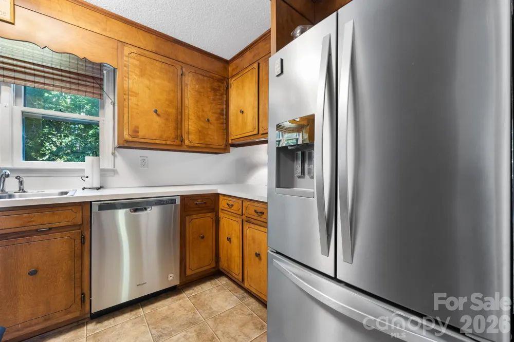 5562 Clearlake Drive Hickory, NC 28601