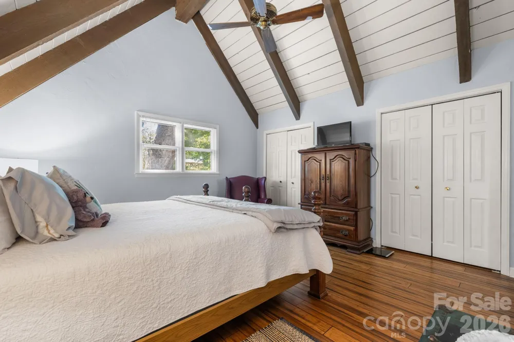 5562 Clearlake Drive Hickory, NC 28601