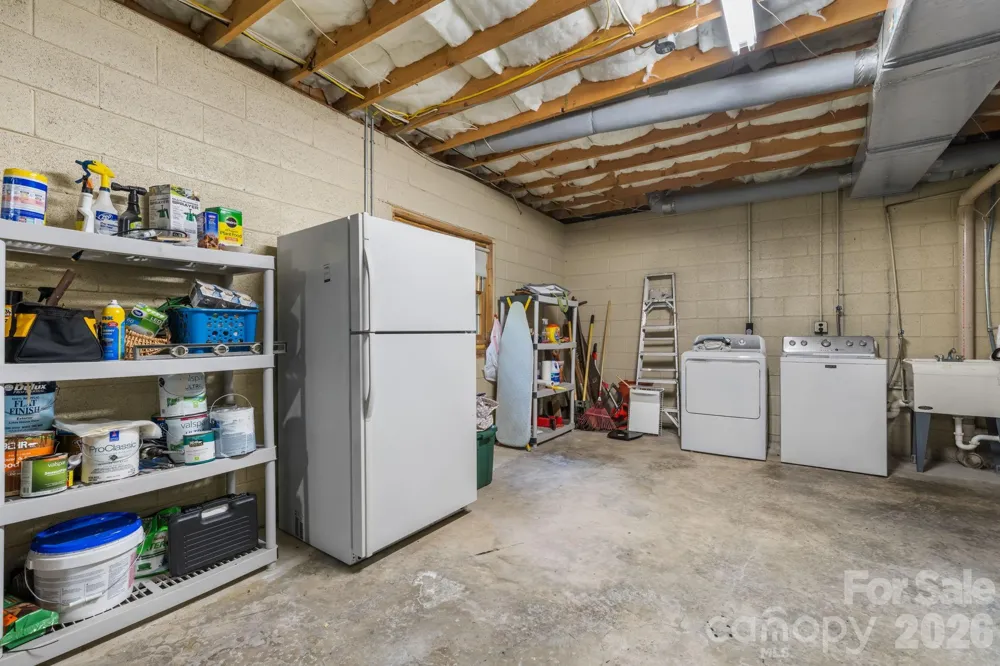 5562 Clearlake Drive Hickory, NC 28601