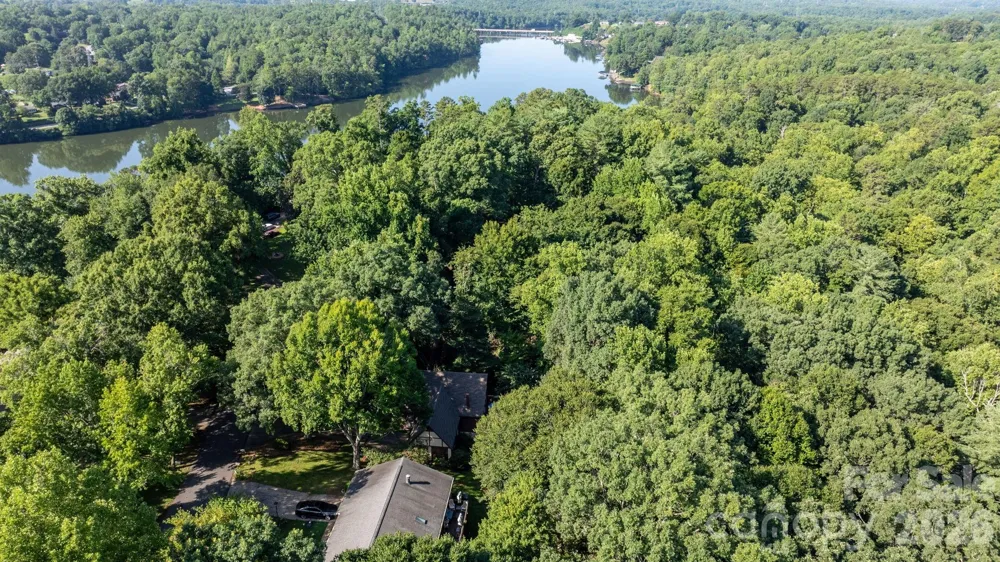 5562 Clearlake Drive Hickory, NC 28601