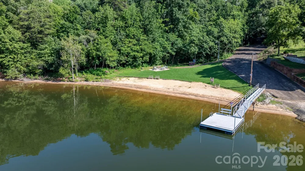 5562 Clearlake Drive Hickory, NC 28601