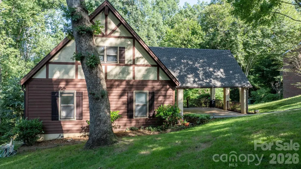 5562 Clearlake Drive Hickory, NC 28601
