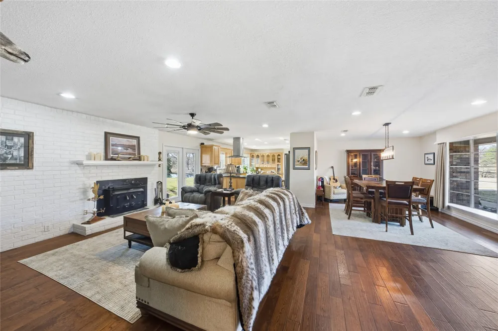 3662 ACR 359 Palestine, TX 75803