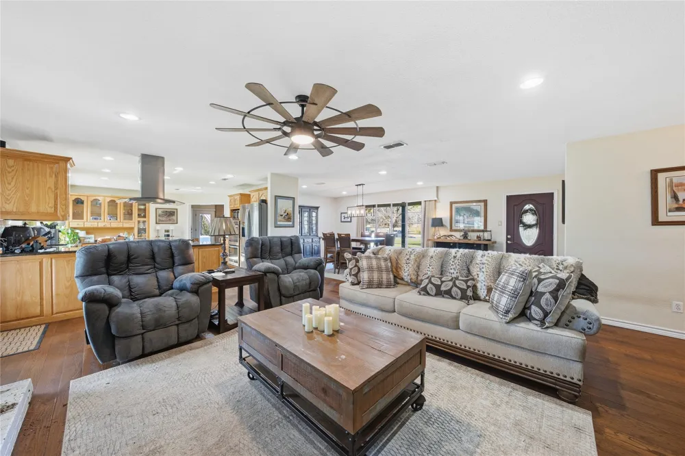 3662 ACR 359 Palestine, TX 75803