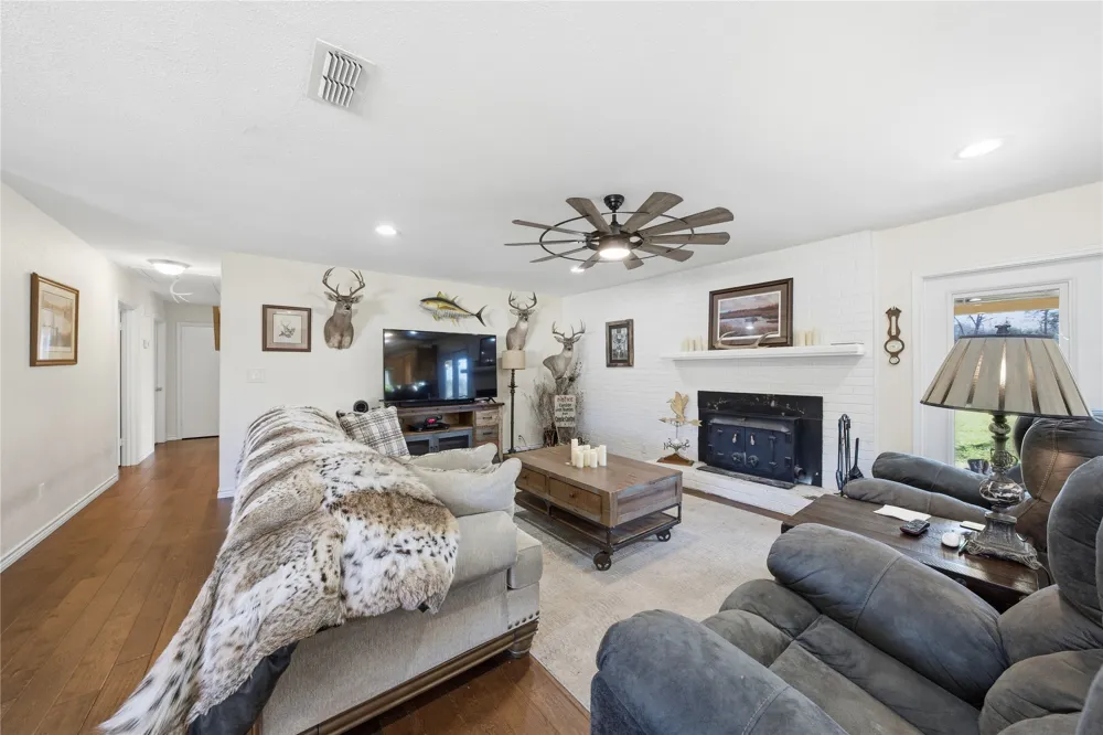 3662 ACR 359 Palestine, TX 75803