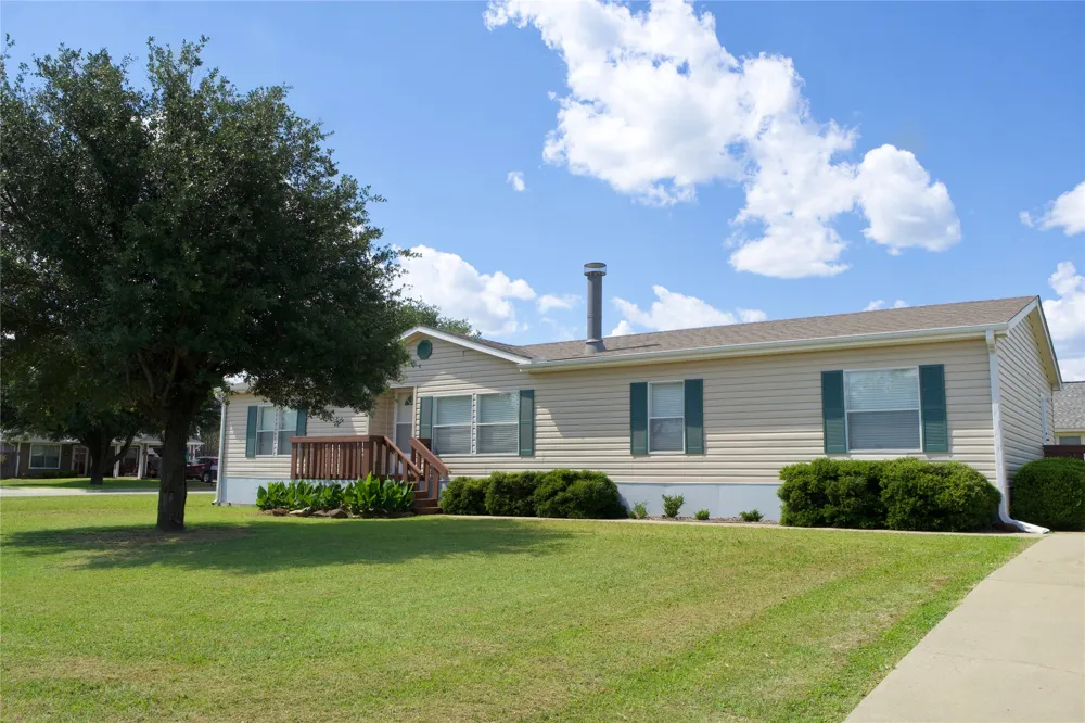 115 Candlewood Circle Gainesville, TX 76240