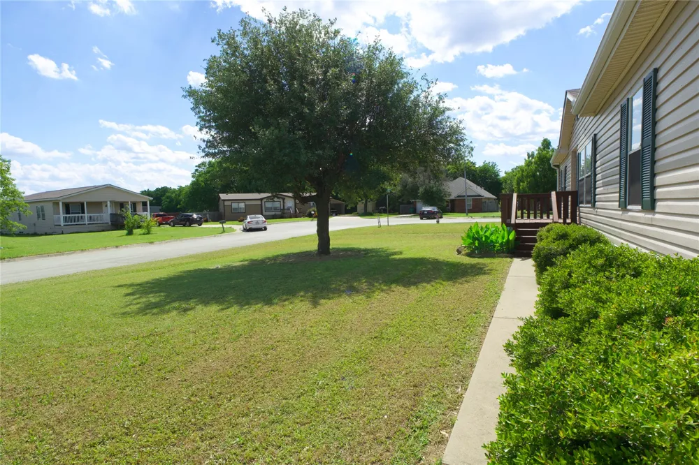 115 Candlewood Circle Gainesville, TX 76240