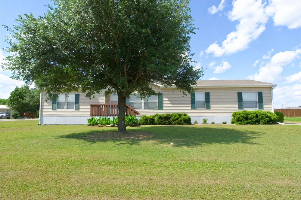 115 Candlewood Circle Gainesville, TX 76240