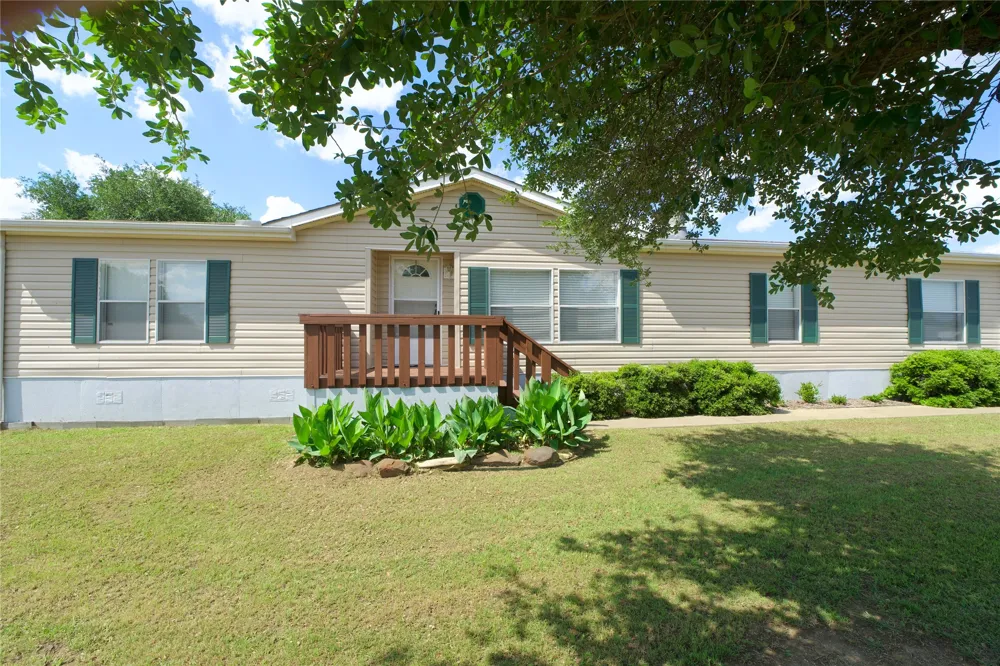 115 Candlewood Circle Gainesville, TX 76240