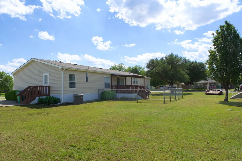 115 Candlewood Circle Gainesville, TX 76240