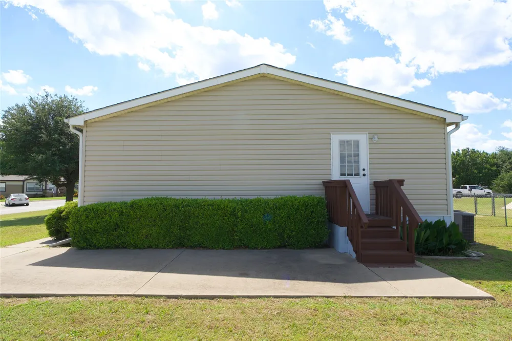 115 Candlewood Circle Gainesville, TX 76240