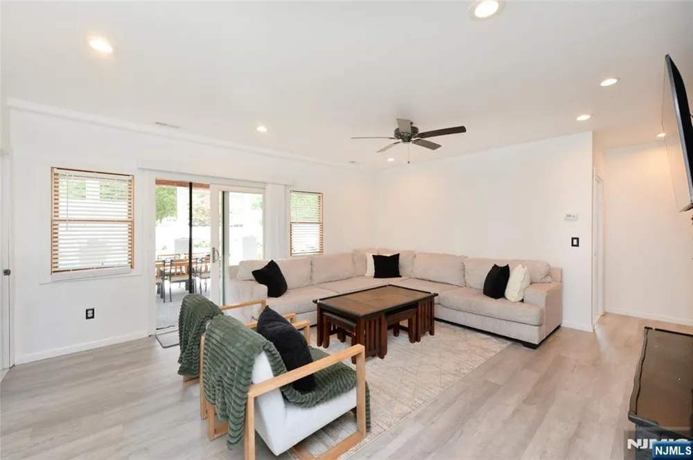 59 Hahn Avenue Rochelle Park, NJ 07662