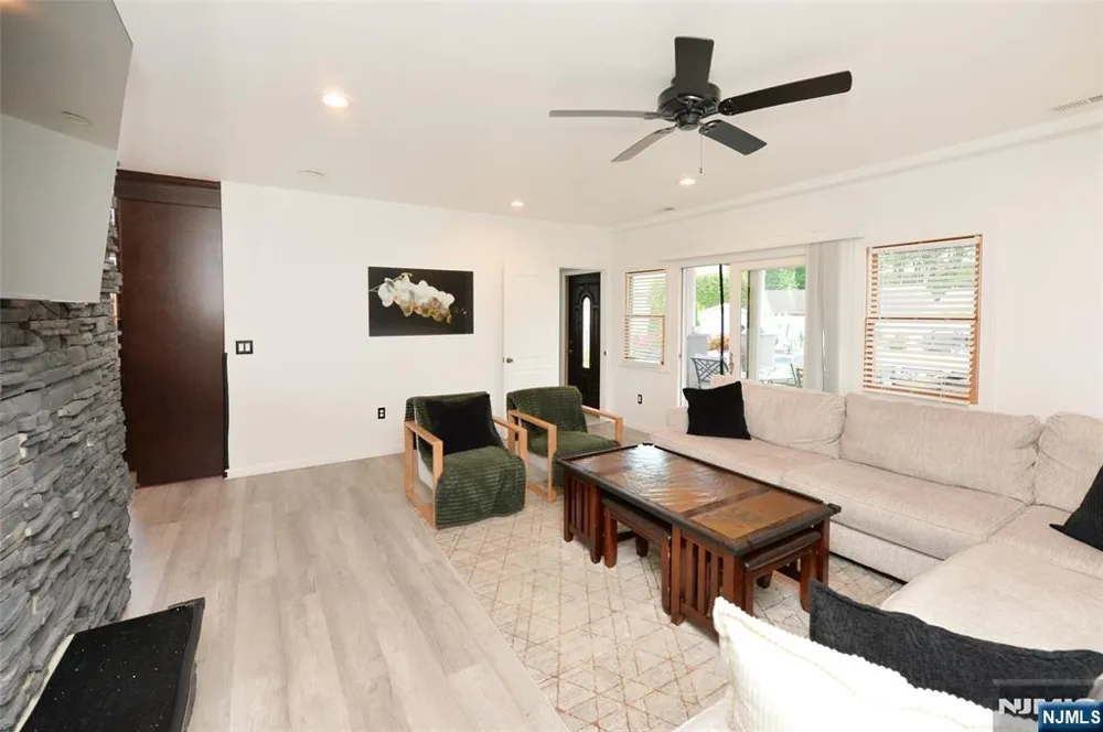 59 Hahn Avenue Rochelle Park, NJ 07662