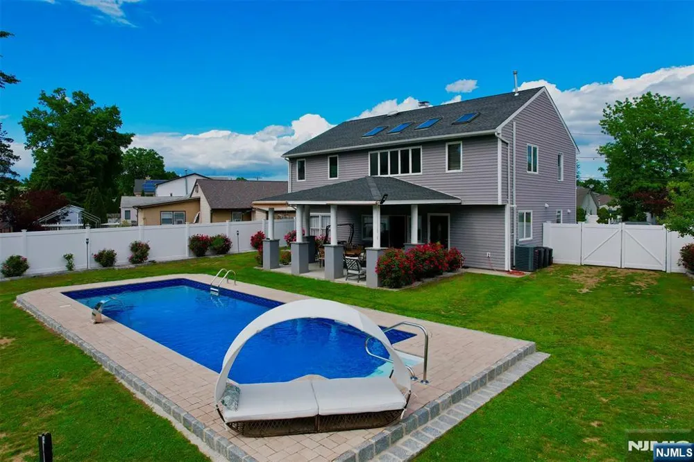 59 Hahn Avenue Rochelle Park, NJ 07662