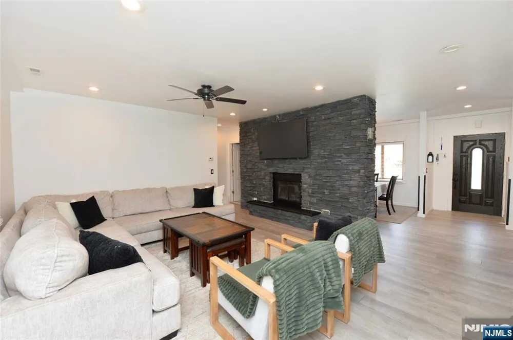 59 Hahn Avenue Rochelle Park, NJ 07662