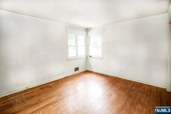 4 Beverly Road Glen Rock, NJ 07452