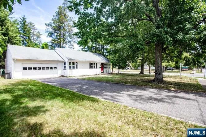 4 Beverly Road Glen Rock, NJ 07452