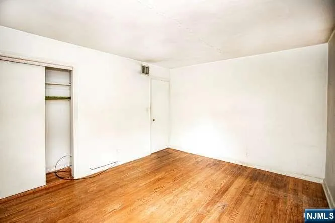 4 Beverly Road Glen Rock, NJ 07452