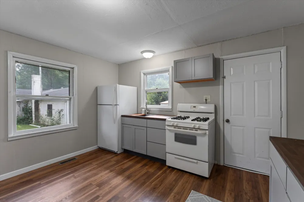70324 Fairfield Drive Edwardsburg, MI 49112