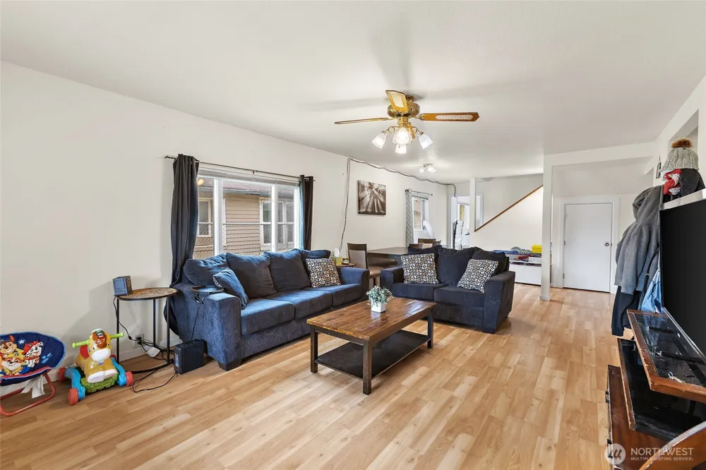 293 17th Avenue Longview, WA 98632